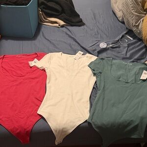 [NWT] A bundle of 3 abecrombie and fitch bodysuits size S and M
